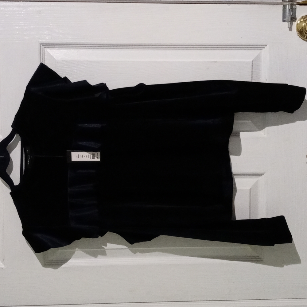 NWT Navy Blue Romeo & Juliet couture Cold Shoulder Top